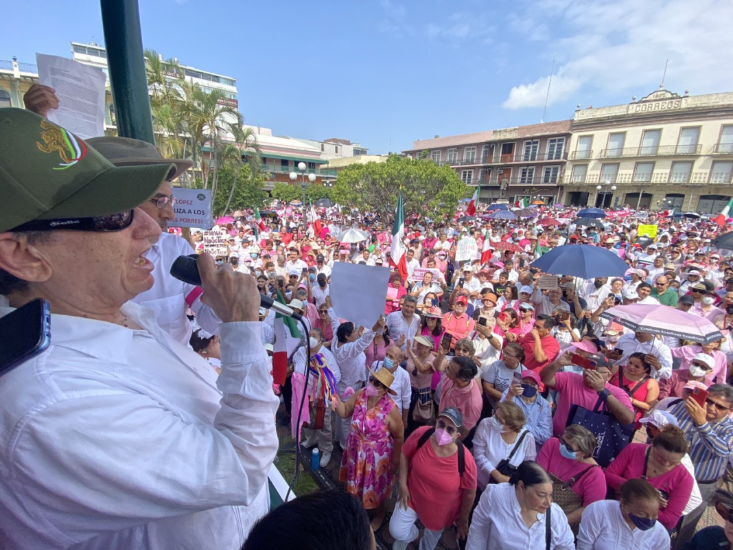 <strong>Marchan miles en Tampico en defensa del INE</strong>