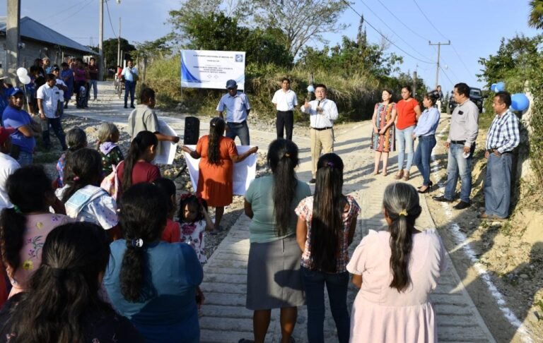 Inaugura ayuntamiento camino rural en palmar Segundo, Aquiche