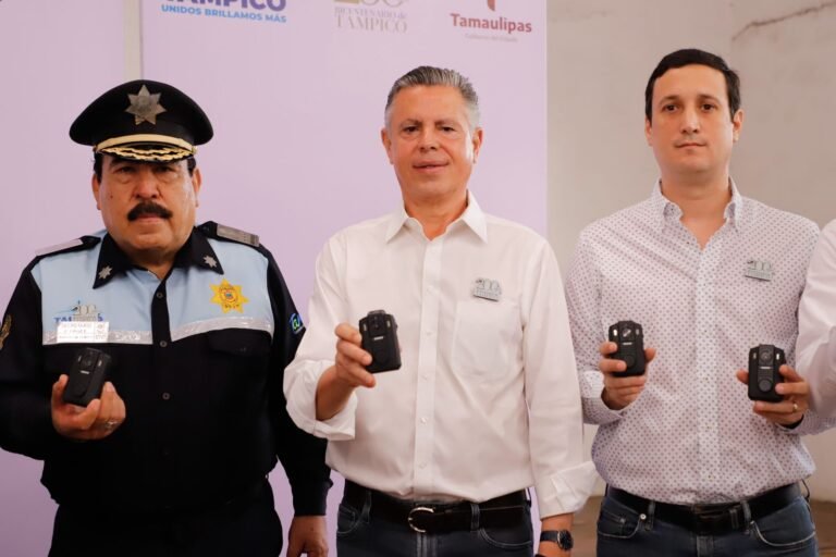 Entrega Chucho Nader Cámaras Corporales a Elementos de Tránsito