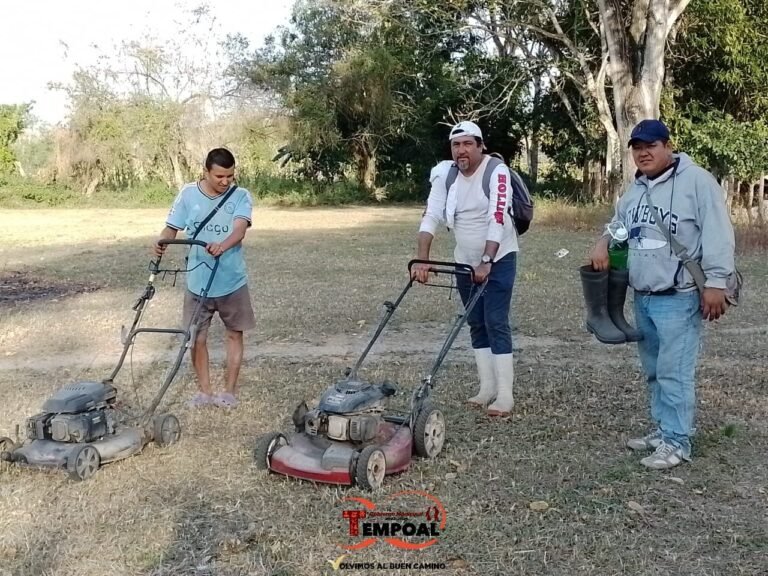 INICIAN LIMPIEZA DE CAMPO DE FUTBOL EN TEMPOAL