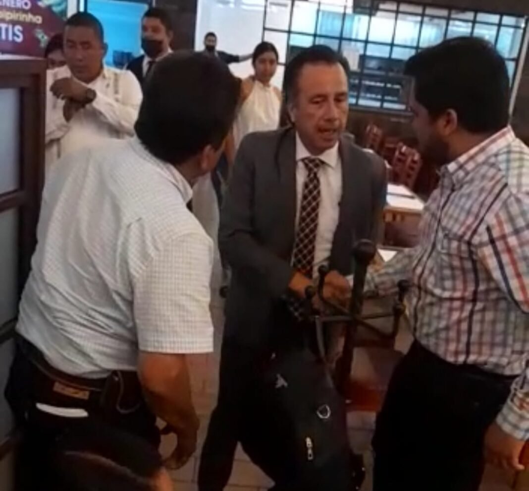 RECONOCE GOBERNADOR COMPROMISO DE NESTOR RODOLFO RIVERA PEREZ CON LA TRANSPARENCIA