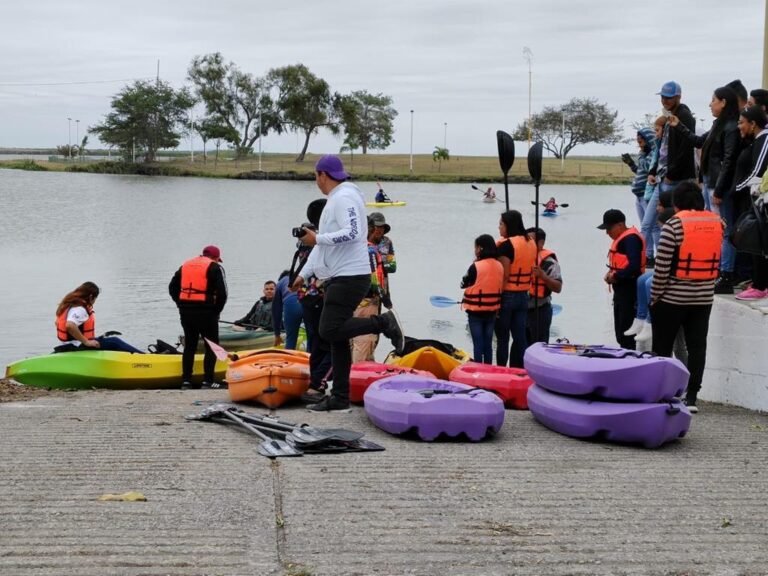 PARTICIPAN EN LIMPIEZA DE LA LAGUNA DEL CHAMPAYÁN CON KAYAKS EN ALTAMIRA