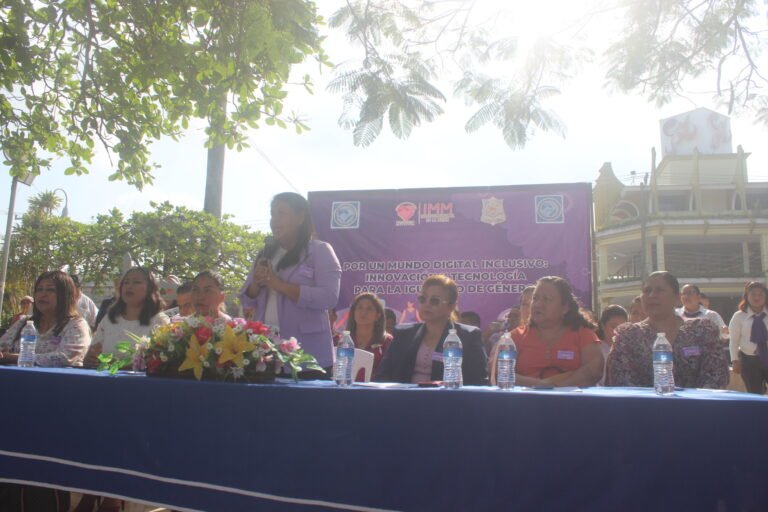 Realizan acto cívico en el parque Constitución por el Día Internacional de la Mujer