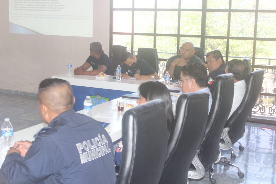 Imparten taller a policías municipales