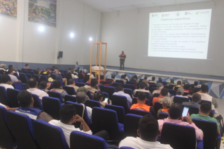 Capacitan a personal de PC Municipal