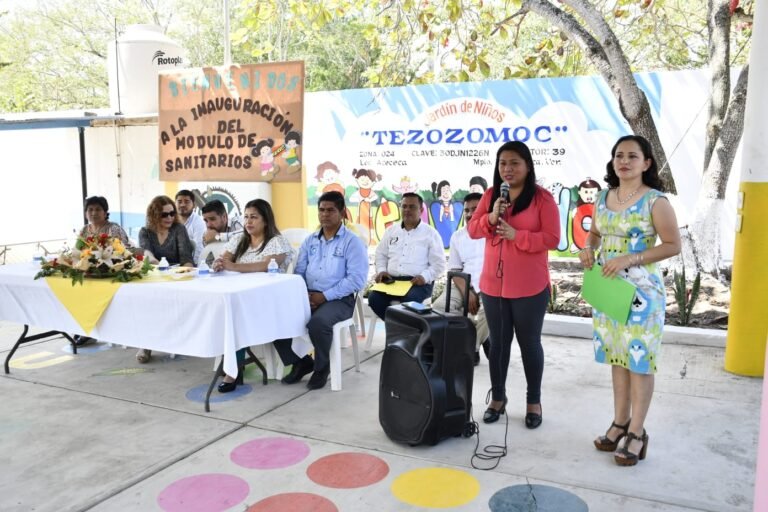 Inauguran autoridades municipales módulo de sanitarios