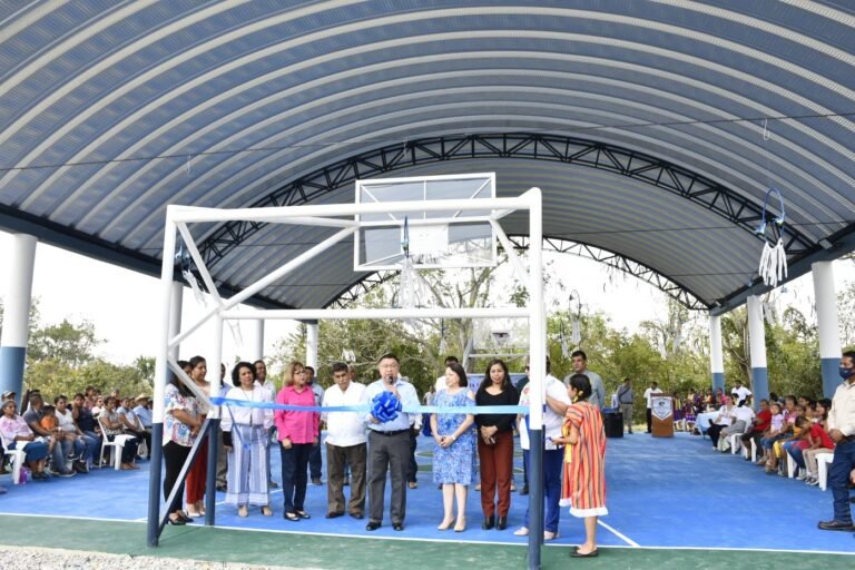 Inaugura JGA domo y la cancha de usos múltiples