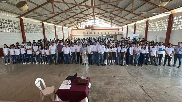 IMPARTEN CONFERENCIAS A ALUMNOS DE NIVEL MEDIO SUPERIOR