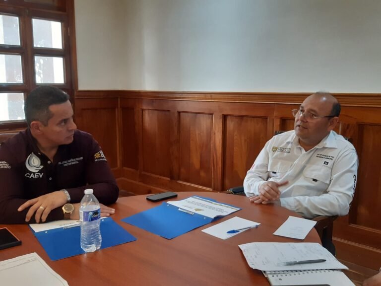 SE REUNIÓ EL ALCALDE OSCAR GUZMAN DE PAZ CON EL TITULAR DE LA CAEV