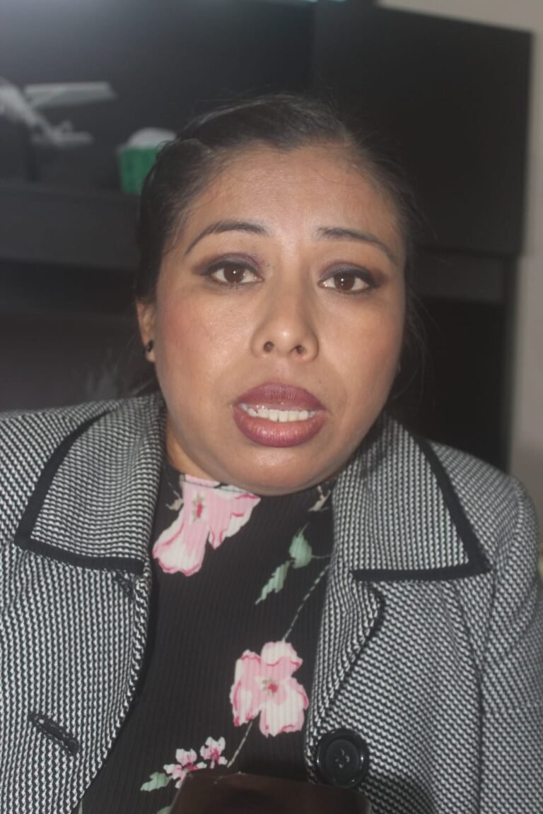 Atienden reportes de fallas en el alumbrado público