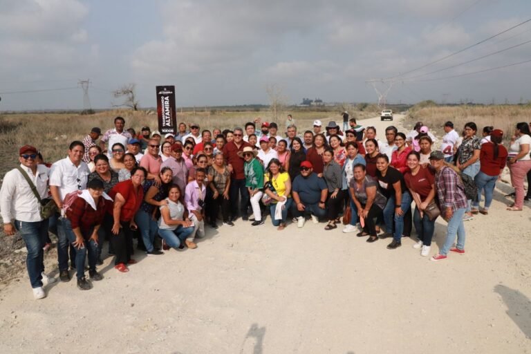 REALIZA ARMANDO MARTÍNEZ CORTE DE LISTÓN  DEL CAMINO INTEREJIDAL AL POBLADO “SANTA AMALIA”