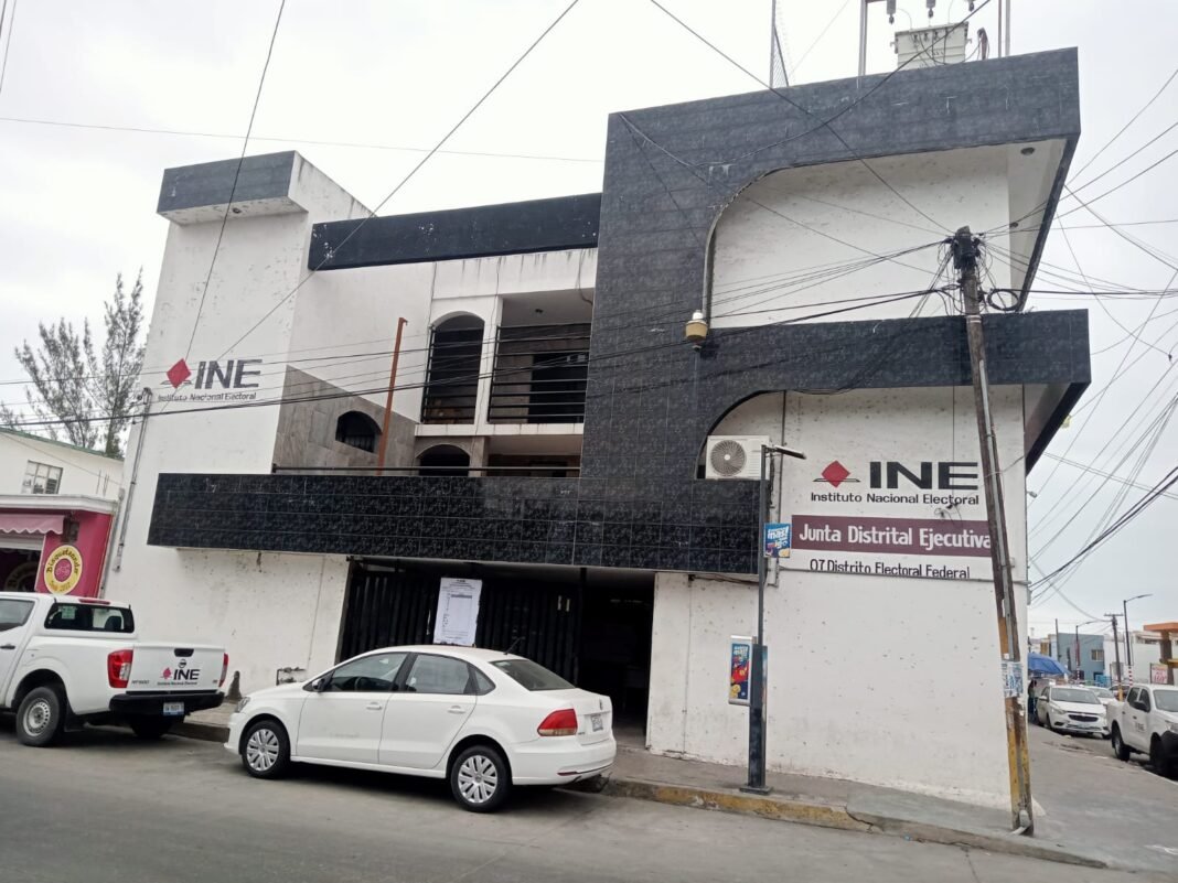 Implementan INE Módulo Móvil Para Atender<br>a Quien No Puede Acudir a la Oficina