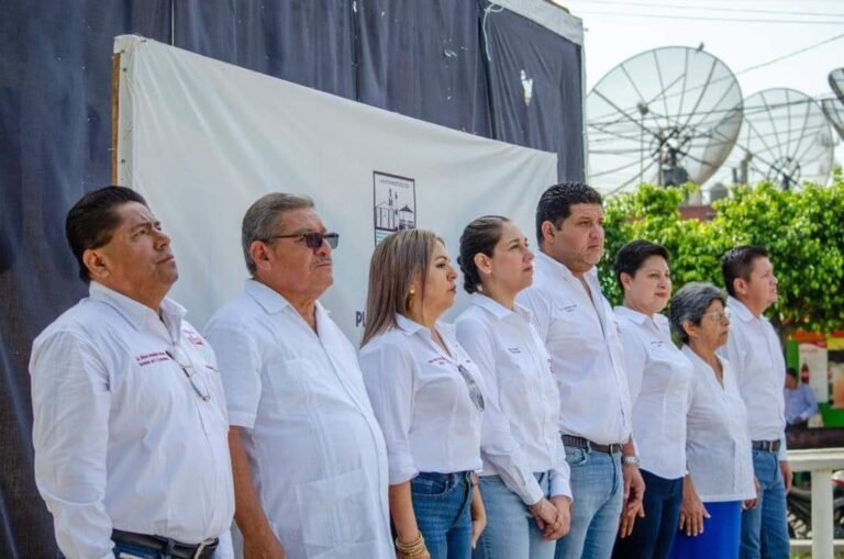 MAGNO DESFILE DEL DIA DEL TRABAJO EN PLATÓN SÁNCHEZ