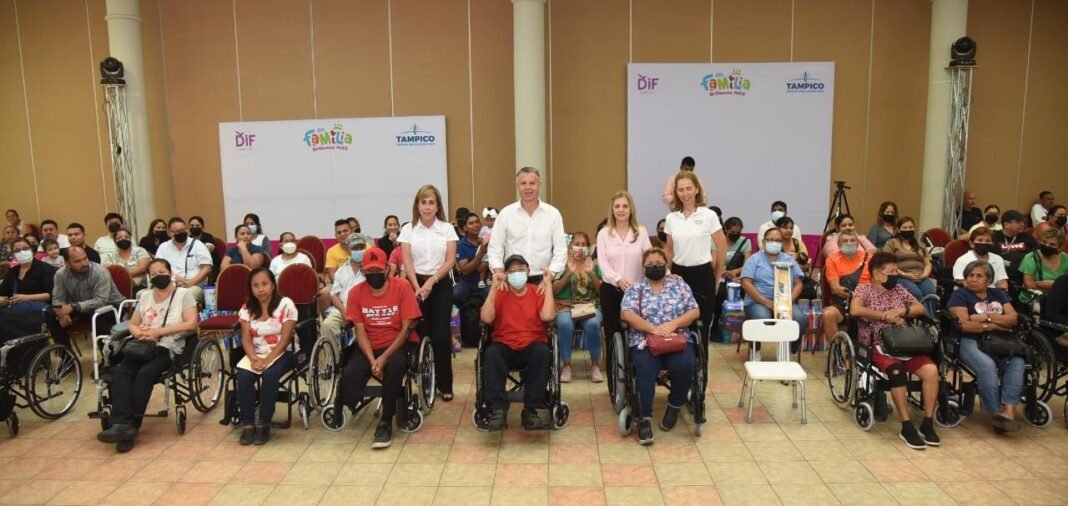 Chucho Nader y Aída Féres de Nader Encabezan nueva Entrega de Apoyos y aparatos Funcionales