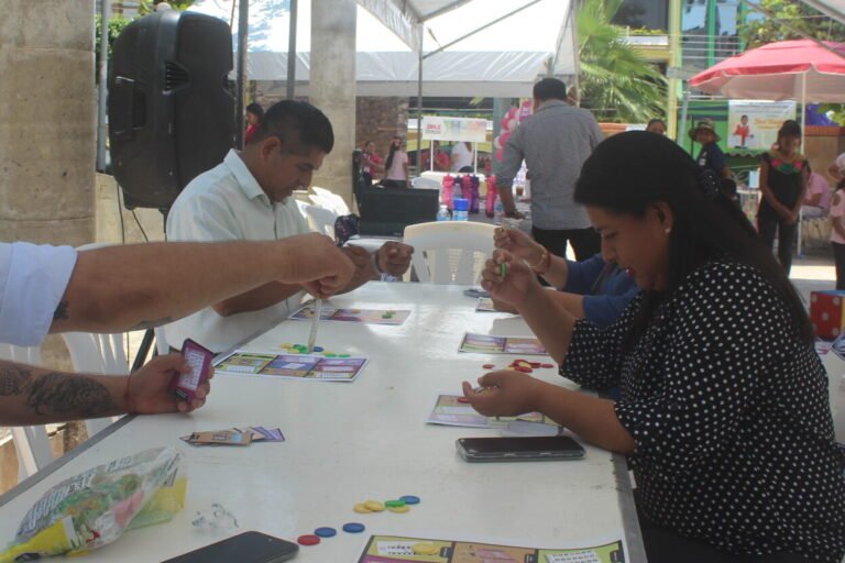 Capacitan a funcionarios sobre violencia política