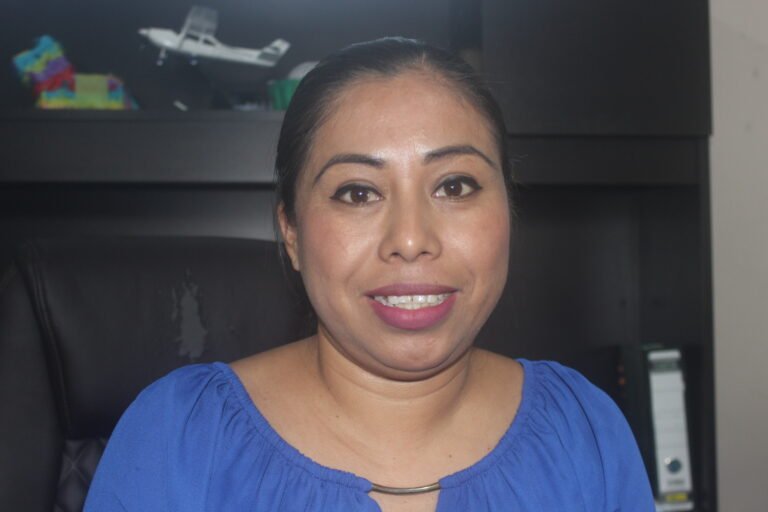 Retiran maleza de parques y jardines