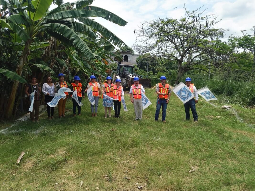 Dan banderazo de inicio de obras en escuelas