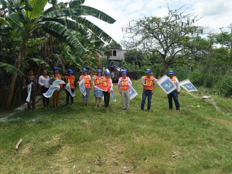 Dan banderazo de inicio de obras en escuelas