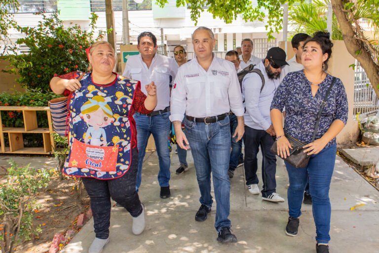 Adrián Oseguera Respalda al Sector Educativo