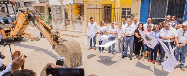 Dan Banderazo de arranque a Obra de Pavimentación en Col. Miramápolis
