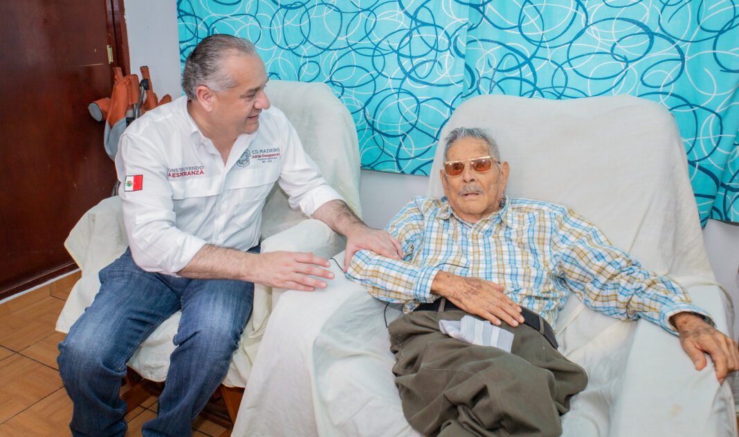 Se reúne Adrián Oseguera con abuelito centenario