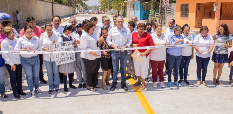 Beneficia Adrián Oseguera con más Obras de Pavimentación