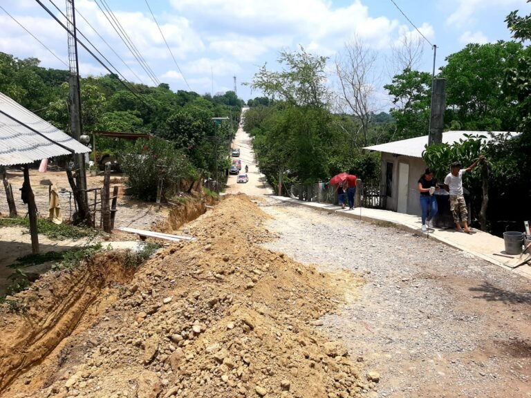 INICIAN PAVIMENTACION DE UN TRAMO DE LA AVENIDA TEMPOAL
