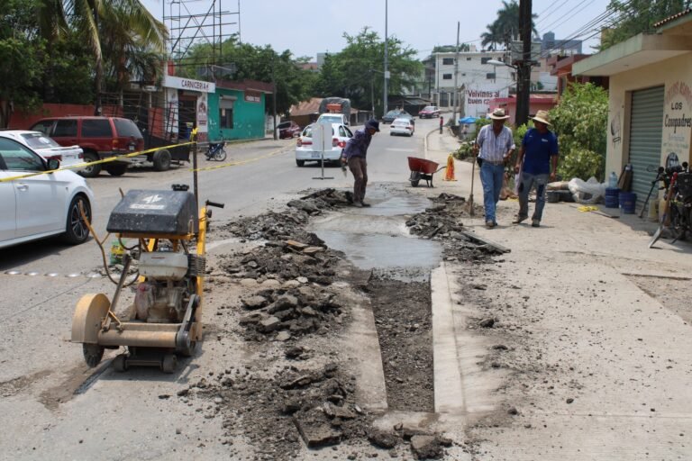 INTENSO PROGRAMA DE BACHEO EN CALLES Y CAMINOS RURALES DE TEMPOAL