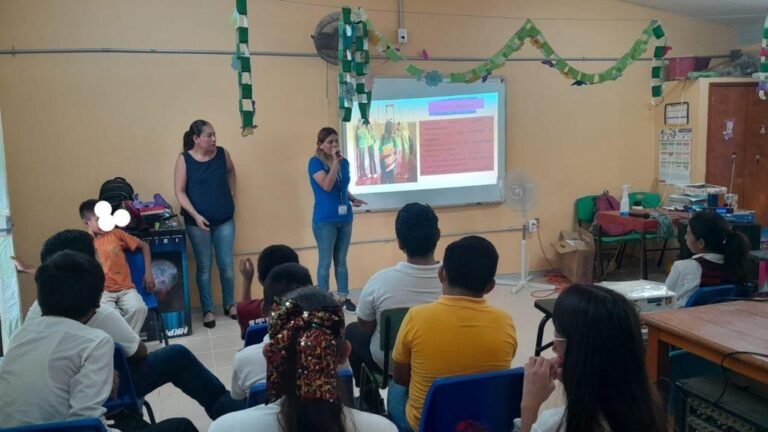 IMM imparte pláticas en las escuelas