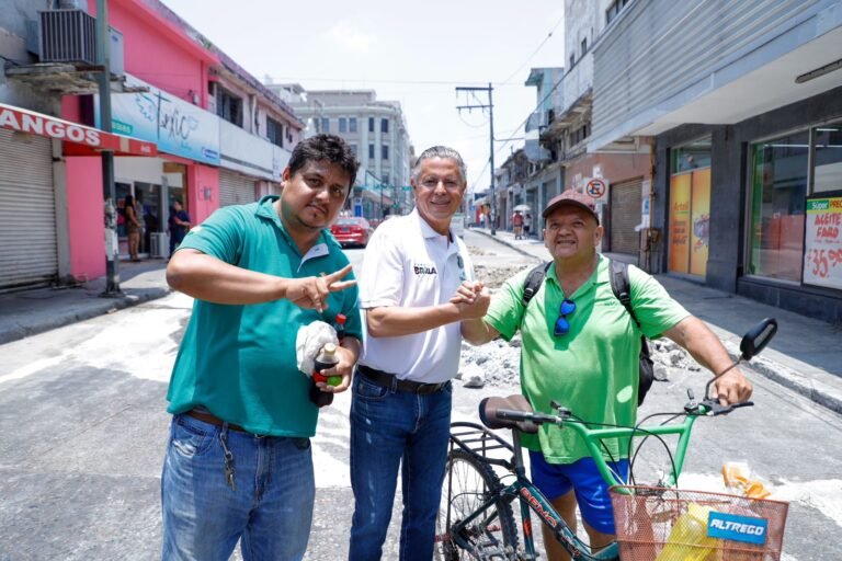 Renueva Chucho Nader Pavimento en las Vialidades de la Zona Centro
