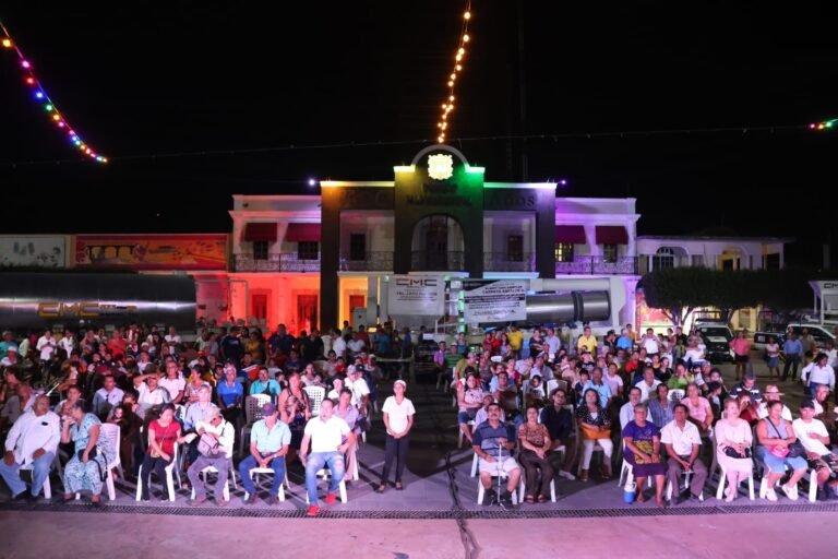 Oscar Guzmán de Paz y Maritza González Ortiz festejan a los padres en su día