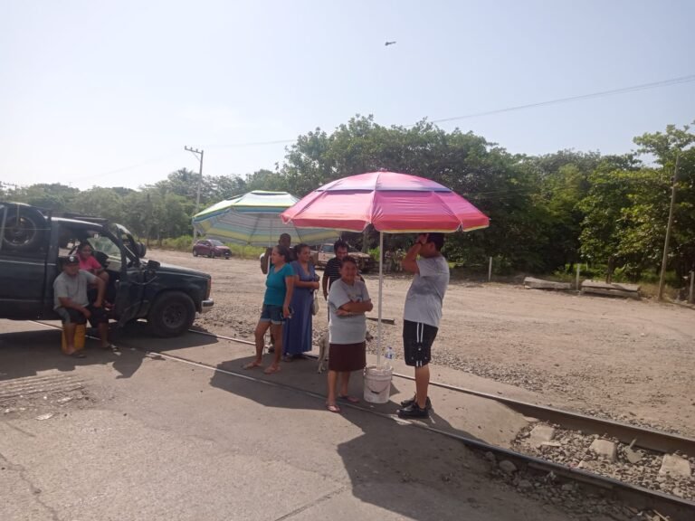 Empresa de ferrocarriles Kansas City «fastidia» la vida a familias de la Colonia la barra