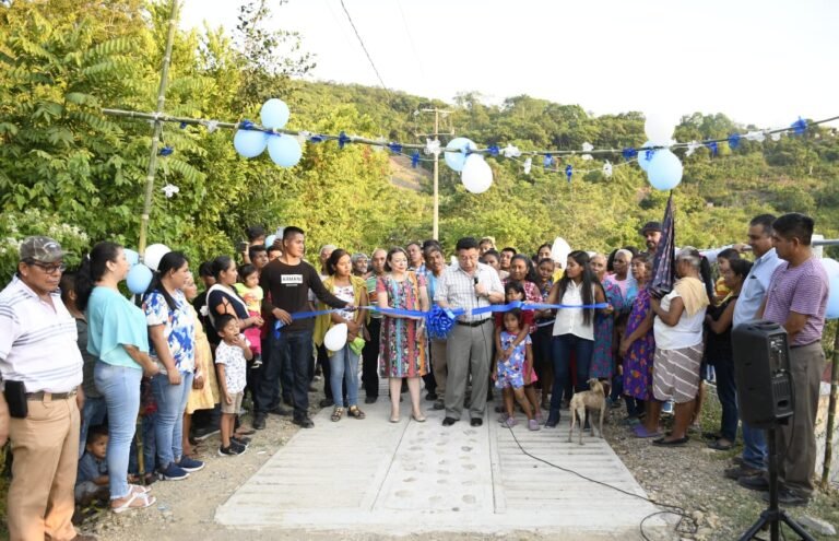 Inaugura JGA camino rural en Ciruelar, Chote