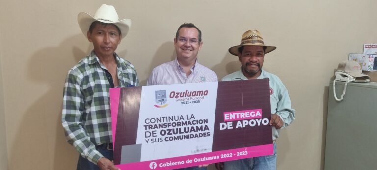 ENTREGA TESORERO MUNICIPAL APOYO AL COMITÉ DE CAPILLA DEL AGUACATE