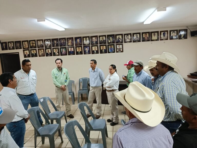 SE COMPROMETE PEMEX A REPARAR CAMINOS  CON COMUNEROS DE OZULUAMA.