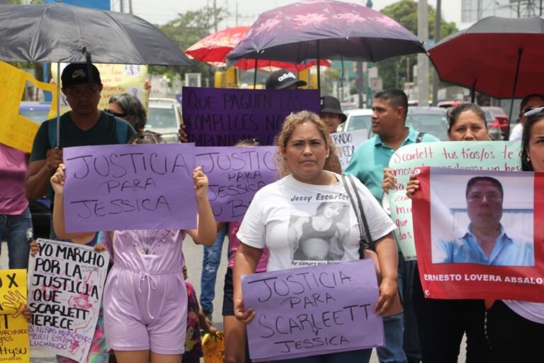 Amigos y familiares de Jessica Gabriela marchan por la avenida Hidalgo y exigen justicia