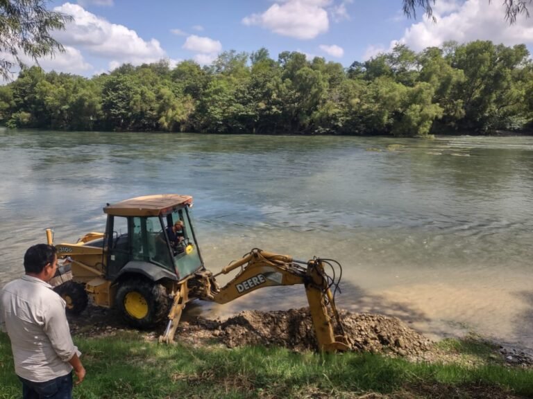 INICIAN TRABAJOS PRELIMINARES DEL PUENTE  VADO EN EL RIO TEMPOAL