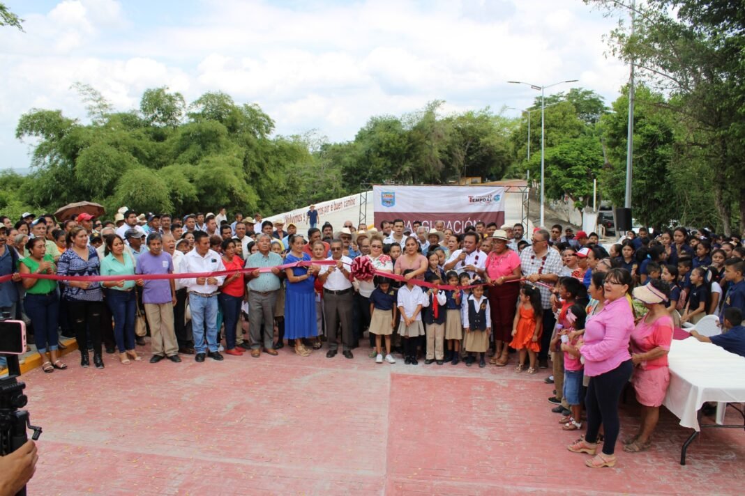 INAUGURAN PAVIMENTACIÓN DE LA AVENIDA EMILIANO ZAPATA, EN LA ZONA DEL ALTO