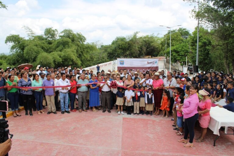 INAUGURAN PAVIMENTACIÓN DE LA AVENIDA EMILIANO ZAPATA, EN LA ZONA DEL ALTO