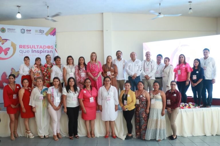 ASISTE DIRECTORA DEL DIF VERACRUZ AL INFORME DE LA LIC. MARIA DEL ROSARIO POMPOSO LARA