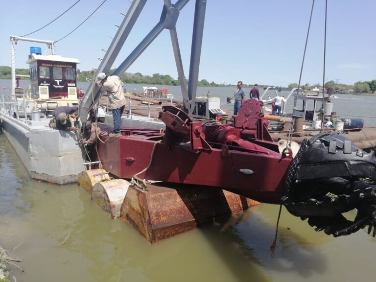 Avanzan labores de desazolve de laguna de Champayán