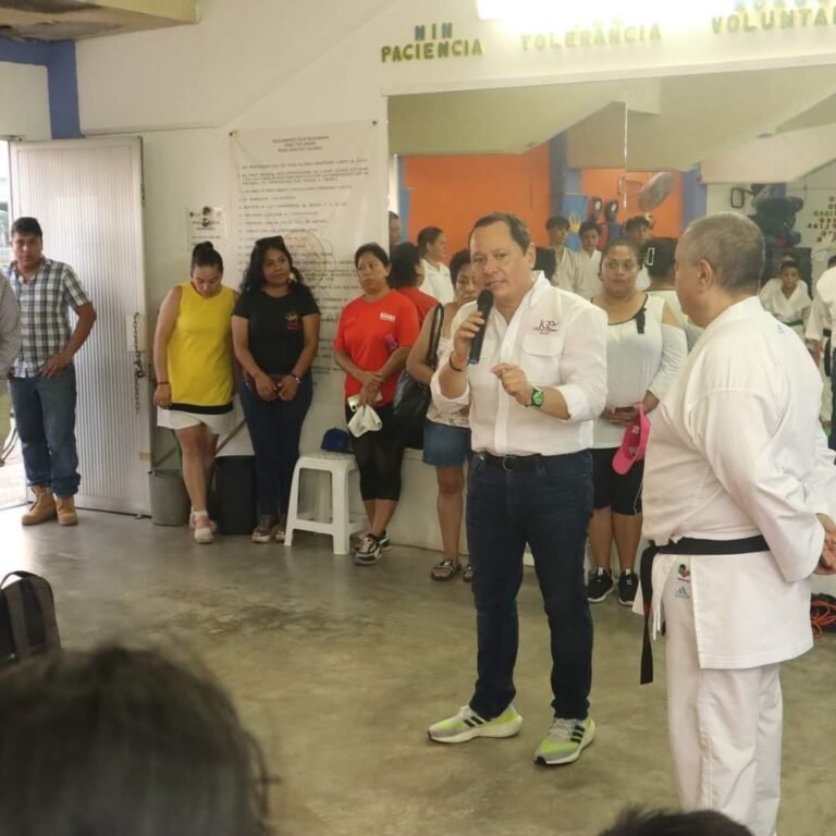 VISITÓ CARLO GONZÁLEZ LA ESCUELA DE  KARATE DE LA UNIDEP EN MADERO