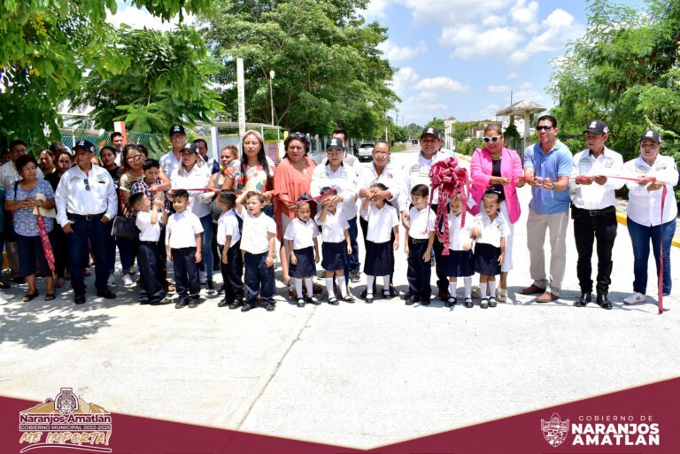 CUMPLE PEPE BANDA CON NARANJOS AL  ENTREGAR MÁS CALLES PAVIMENTADAS