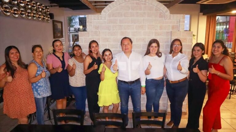 SE REÚNE CARLO GONZALEZ PORTES CON  MICRO EMPRESARIAS MADERENSES