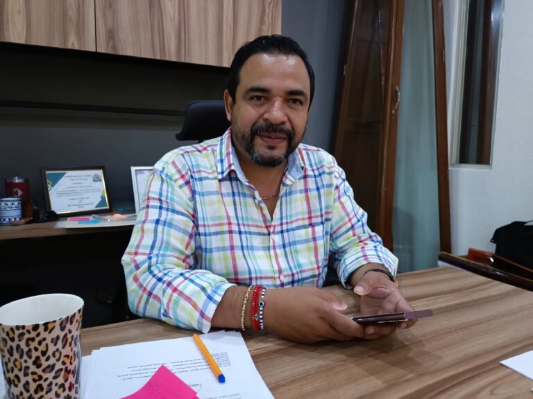 ENTREGARÁ VICTOR DE LA GARZA UNIFORMES ESCOLARES A ESTUDIANTES EN EL HIGO