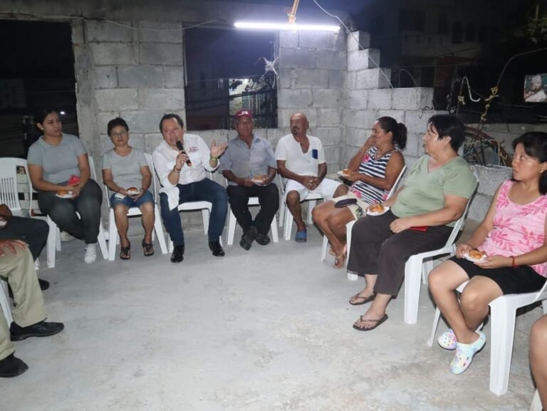 FRUCTÍFERO DIÁLOGO MANTIENE CARLO  GONZÁLEZ PORTES CON COLONOS  MADERENSES