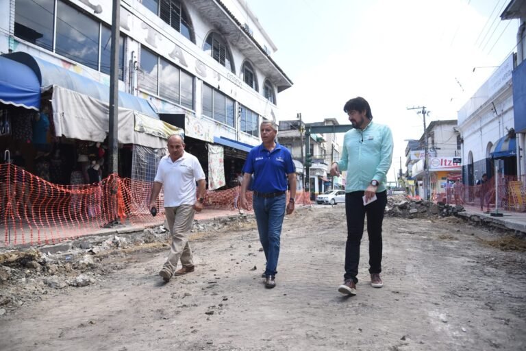 Supervisa Chucho Nader Obra de Repavimentación en la Zona Centro