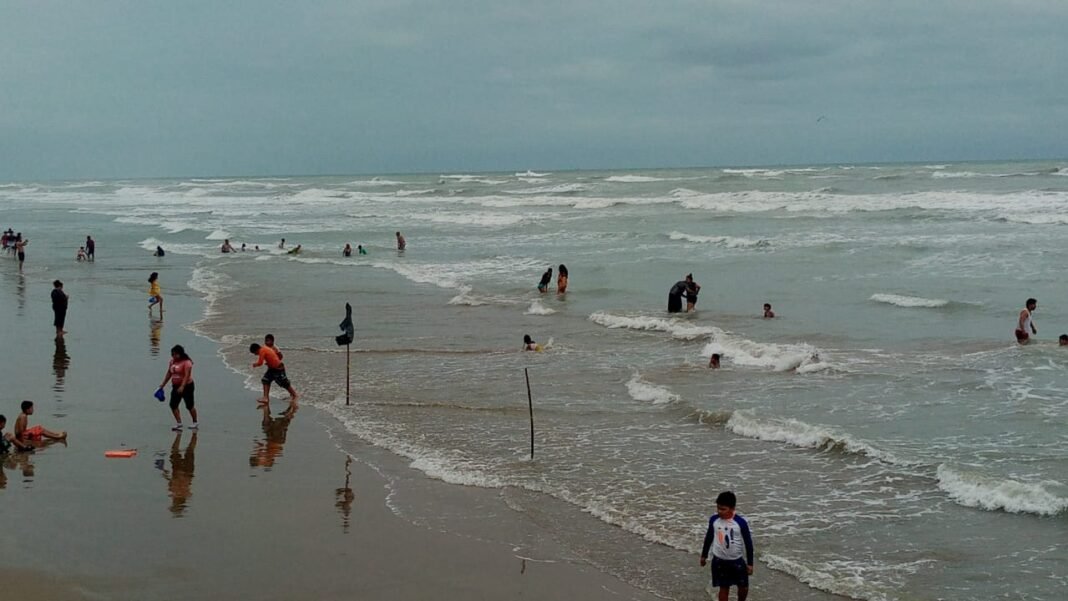 Derrame de plataforma petrolera podría llegar a playa Miramar