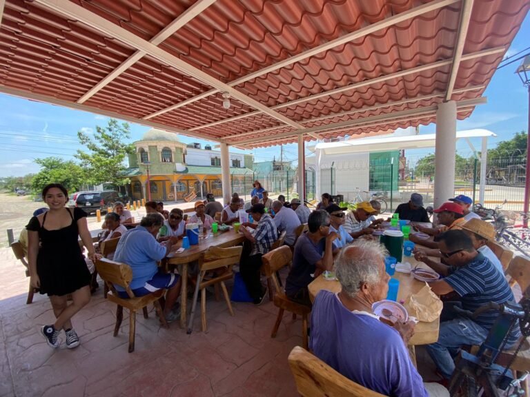 INVITA LA JOVEN FERNANDA CERVANTES NIETO  A JÓVENES PARA QUE APOYEN EN COMEDORES  COMUNITARIOS
