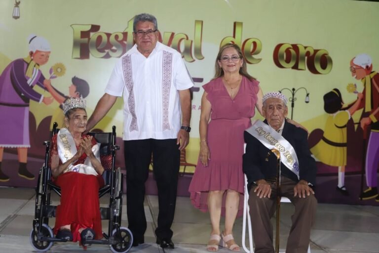 CORONA SISTEMA DIF AL REY Y REINA MÁS LONGEVOS DE ALTAMIRA